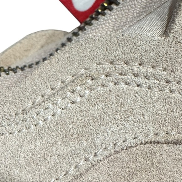 Air Jordan 1 Women's High Zip Particle Beige – US 7.5 – Luxe Streetwear Icon - Picture 12 of 14